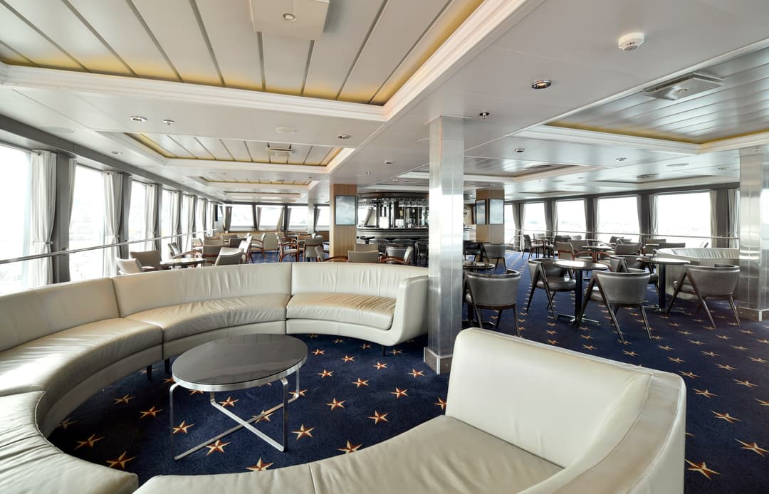 Australis Stella Australis Darwin Lounge 2