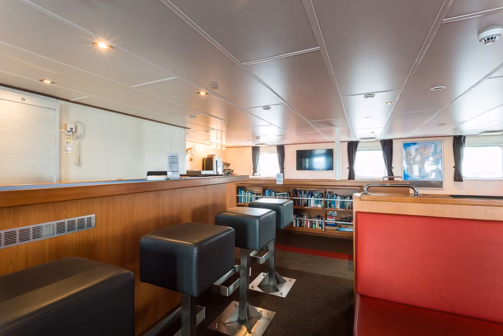 Ortelius, observation lounge, bar, library, deck 6 © Oceanwide Expeditions _2_.jpg_Eduardus Lee.jpeg