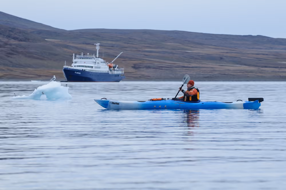 Oceanwide Expeditions Greenland coastline kayaking_Sandra Petrowitz.jpeg