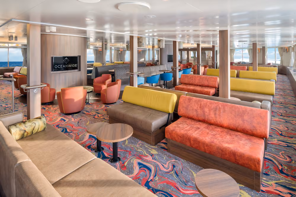 Oceanwide Expeditions Hondius, Observation lounge 01.jpg_Ivan Ivanisevic.jpeg