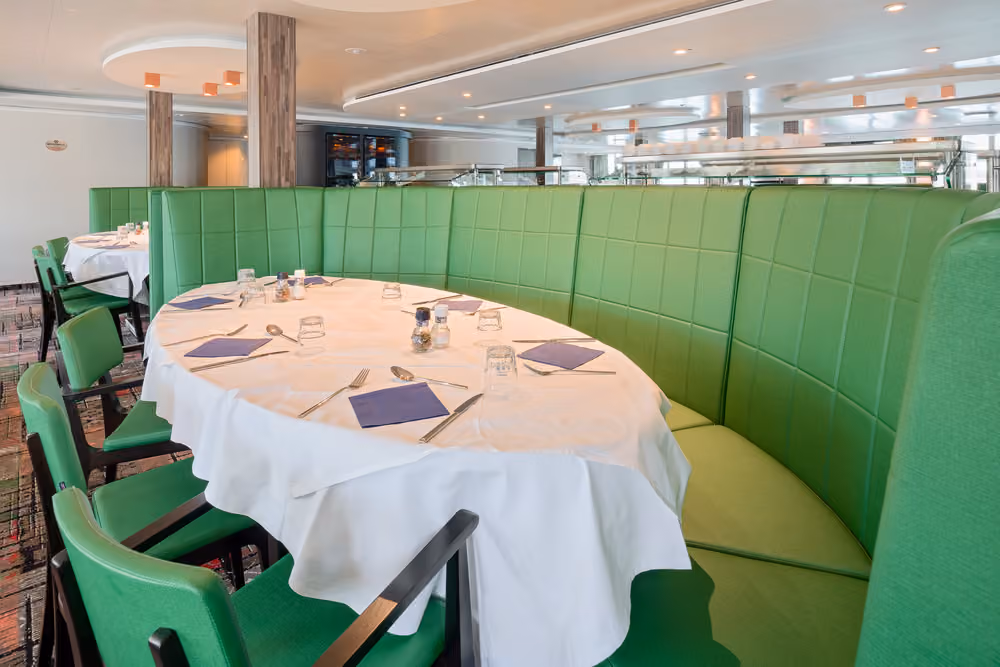 Oceanwide Expeditions Hondius, Dining room 02.jpg_Ivan Ivanisevic.jpeg