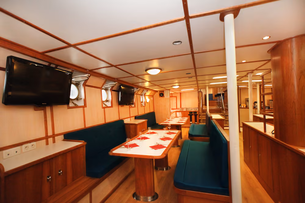 Rembrandt van Rijn dining & lecture room © Monica Salmang-Oceanwide Expeditions _1_.jpeg
