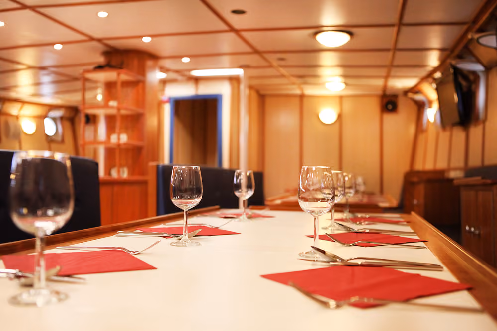 Rembrandt van Rijn dining © Monica Salmang-Oceanwide Expeditions _2_.jpeg