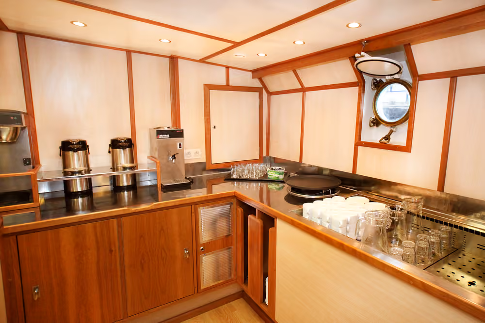 Rembrandt van Rijn buffet, dining area © Monica Salmang-Oceanwide Expeditions _3_.jpeg