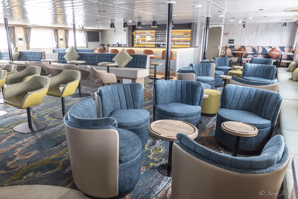 Oceanwide Ortelius - Observation Lounge and Bar 3, © Sara Jenner - Oceanwide Expeditions.jpg