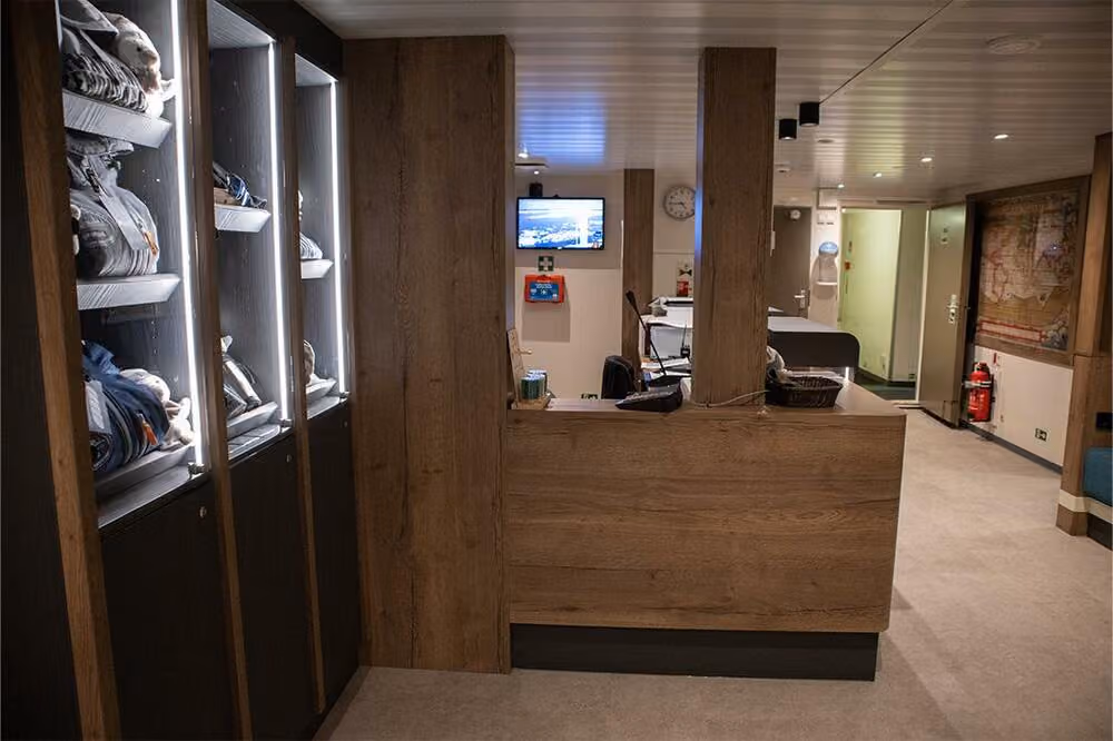 Oceanwide Ortelius - Reception 3, © Alexandra den Dikken - Oceanwide Expeditions.jpg