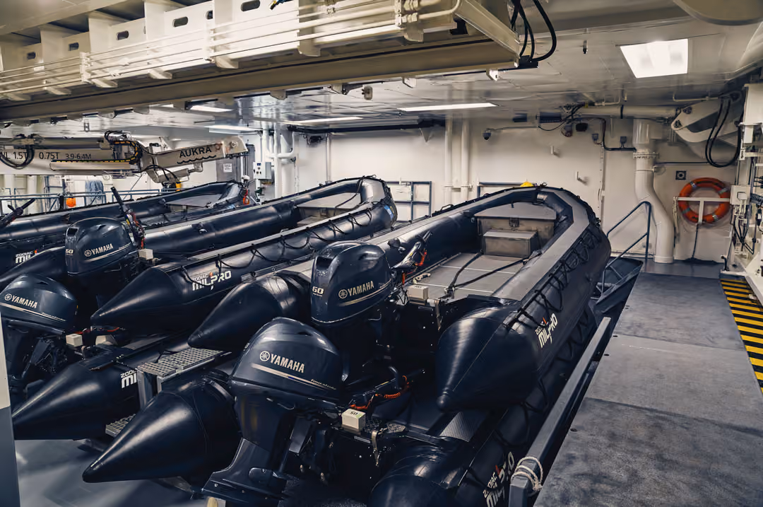 Ng Le Ng Endurance Ng Resolution Zodiac And Kayak Storage 1 ©Lindblad Expeditions Olivind Haug