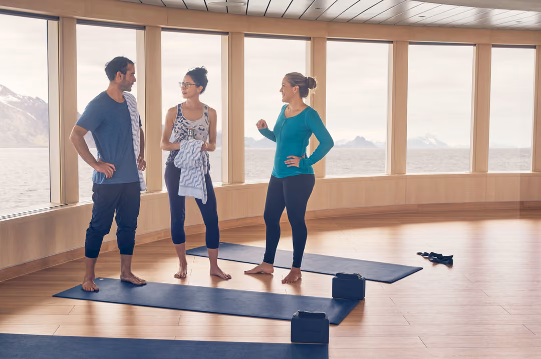 Ng Le Ng Endurance Ng Resolution Yoga ©Lindblad Expeditions Olivind Haug1