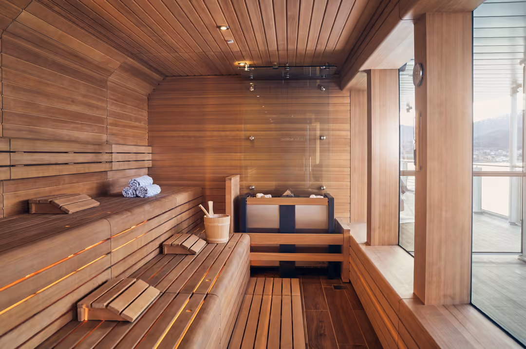 Ng Le Ng Endurance Ng Resolution Sauna ©Lindblad Expeditions Olivind Haug