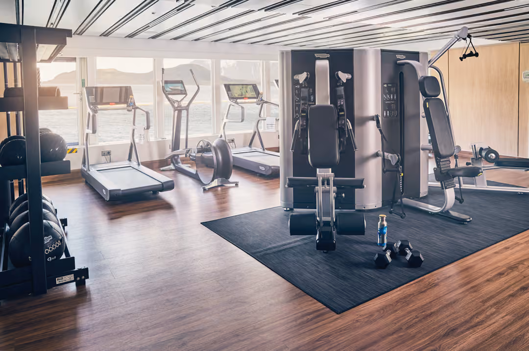 Ng Le Ng Endurance Ng Resolution Fitness Studio ©Lindblad Expeditions Olivind Haug