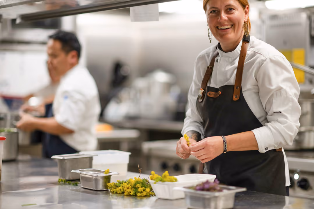 Ng Le Ng Endurance Main Restaurant ©Lindblad Expeditions David Vargas 2