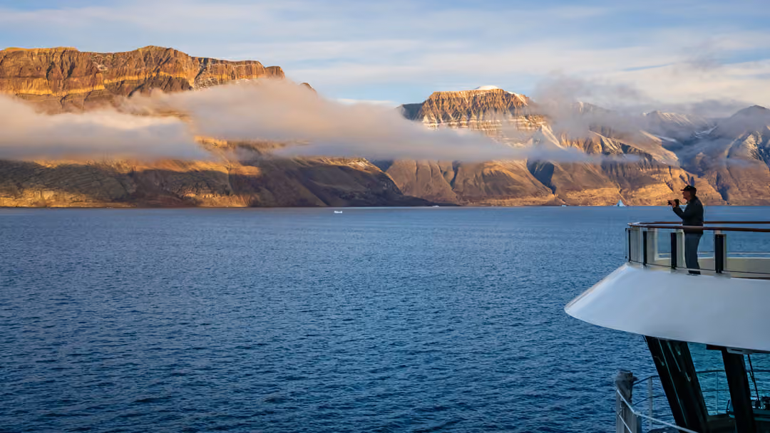 Ng Le Ng Endurance Observation Point ©Lindblad Expeditions Ralph Lee Hopkins