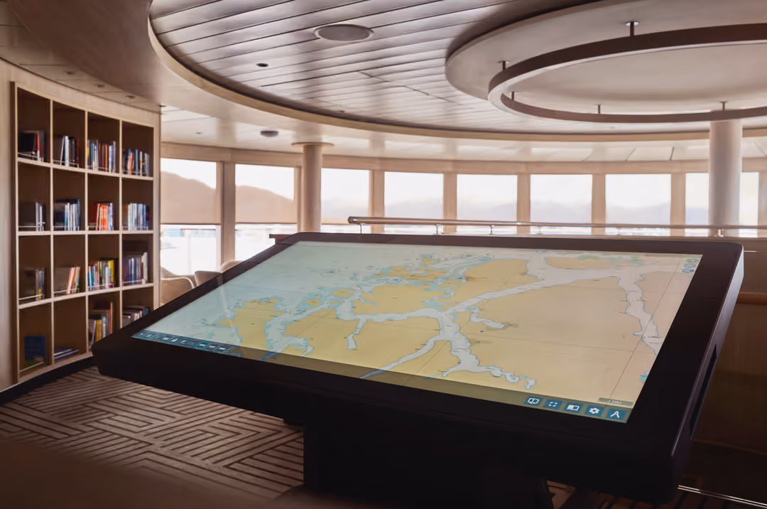 Ng Le Ng Endurance Ng Resolution Library And Chart Lounge ©Lindblad Expeditions Olivind Haug