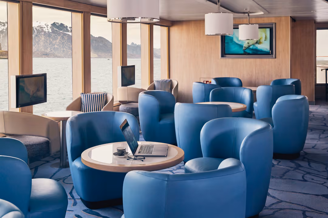 Ng Le Ng Endurance Ng Resolution Ice Lounge ©Lindblad Expeditions Olivind Haug