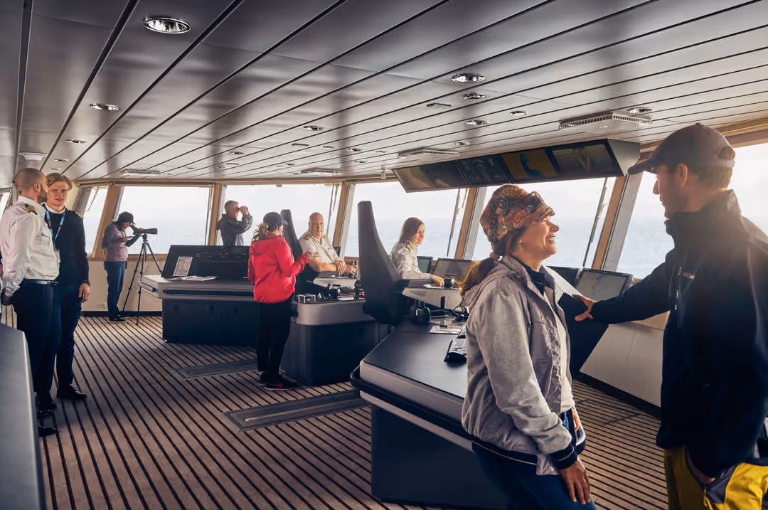 Ng Le Ng Endurance Ng Resolution Bridge 1 ©Lindblad Expeditions Olivind Haug