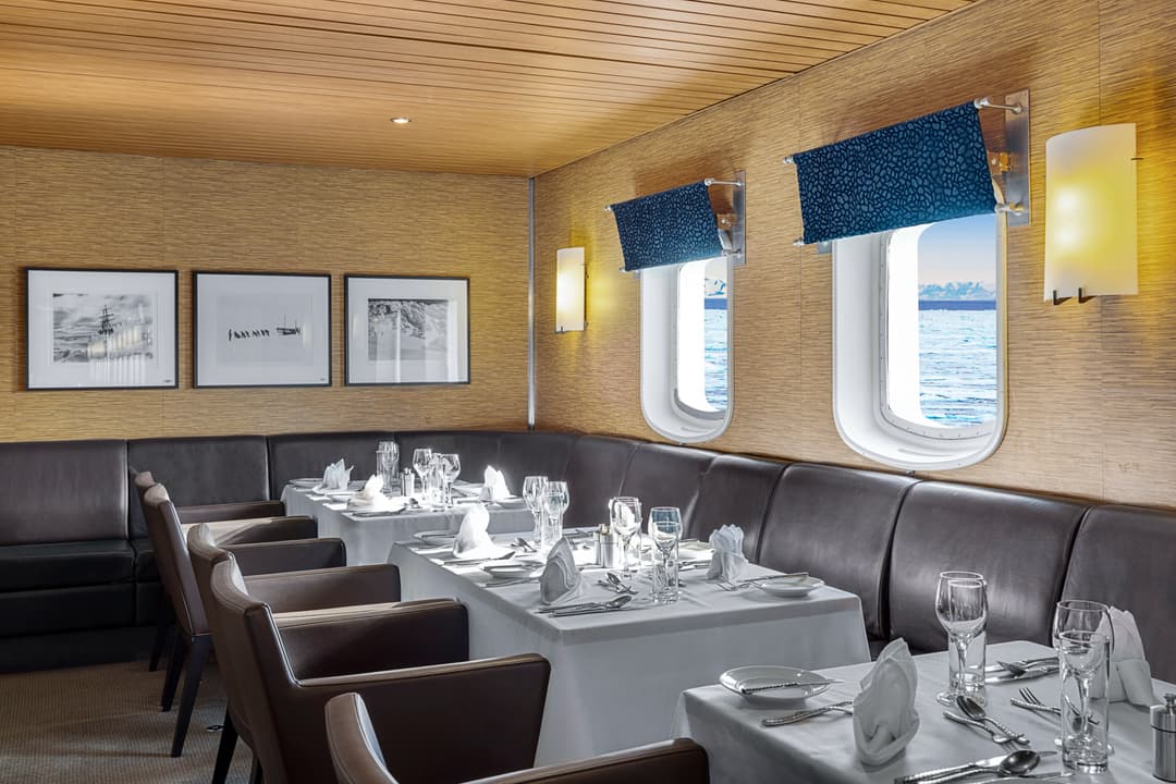 Ng Le Ng Explorer Bistro ©Lindblad Expeditions Douglas Scaletta 0