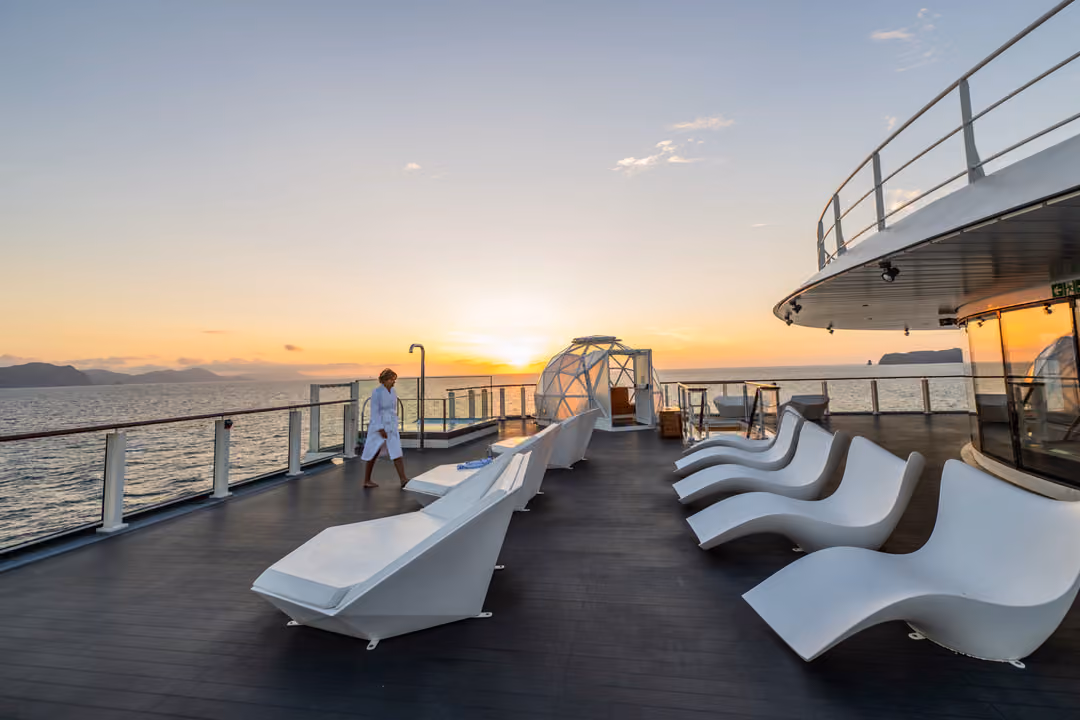 Ng Le Ng Resolution Igloos Infinity Pools ©Lindblad Expeditions David Vargas 0