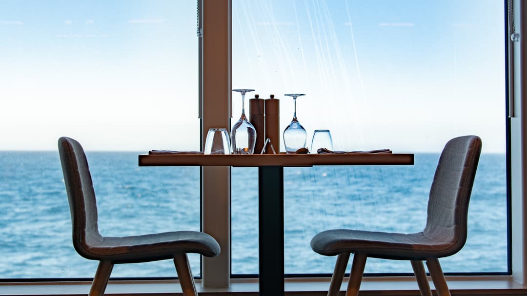 Hx Hurtigruten Expeditions, Ms Fridtjof Nansen, Aune Restaurant ©Ted Gatlin