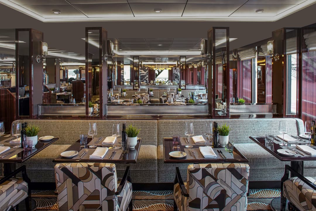 Aov World Navigator Porto Restaurant
