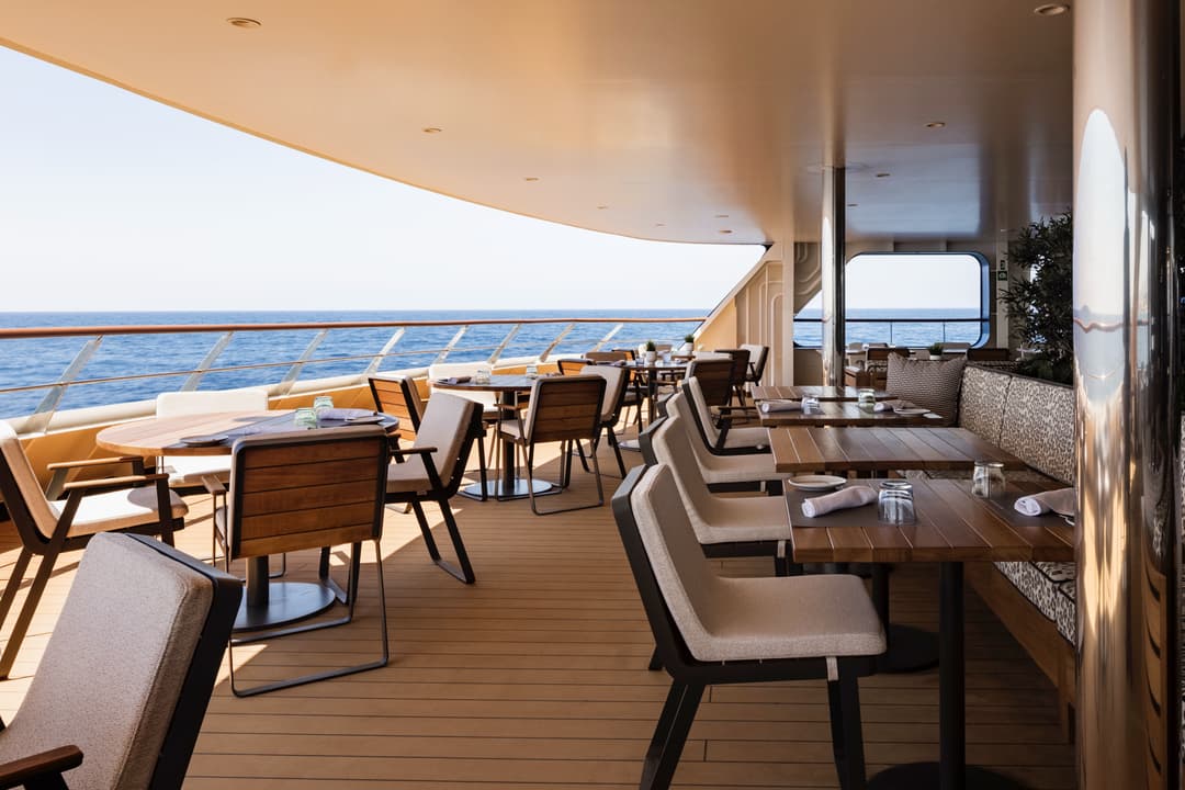 Aov World Navigator Porto Restaurant Al Fresco