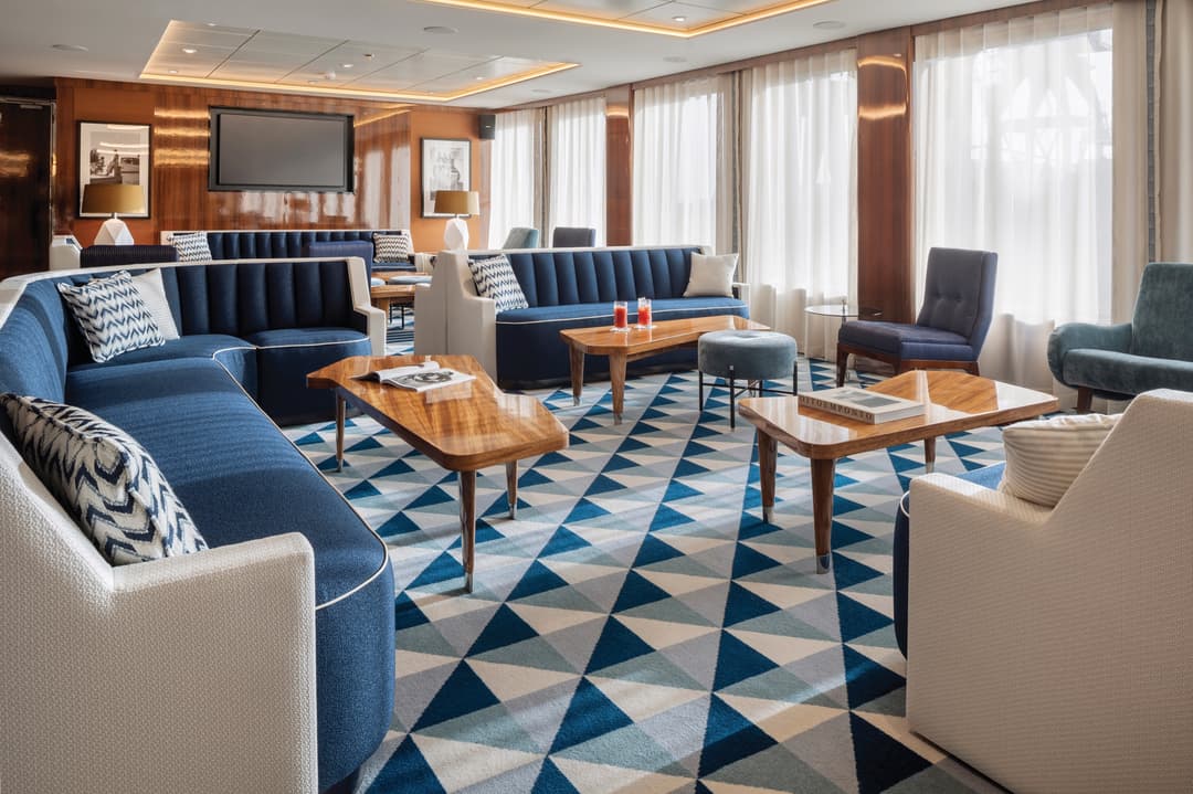 Aov World Traveller Atlas Lounge