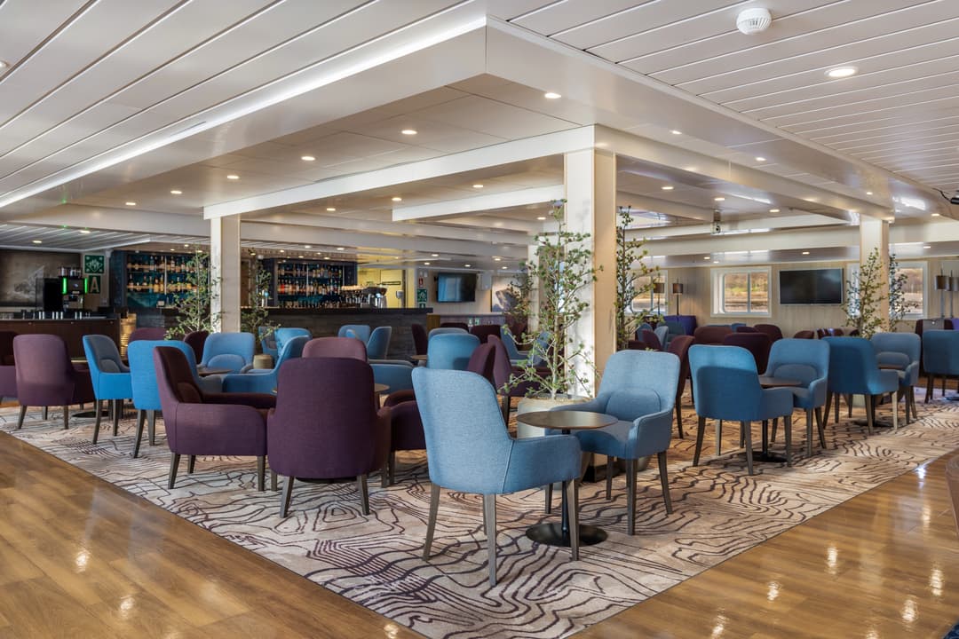 Hx Hurtigruten Expeditions, Ms Spitsbergen, Explorer Lounge & Bar 2