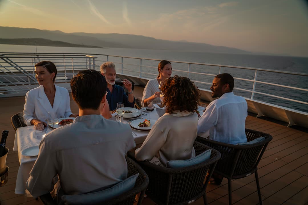Pool Bar And Grill ©Swan Hellenic 1