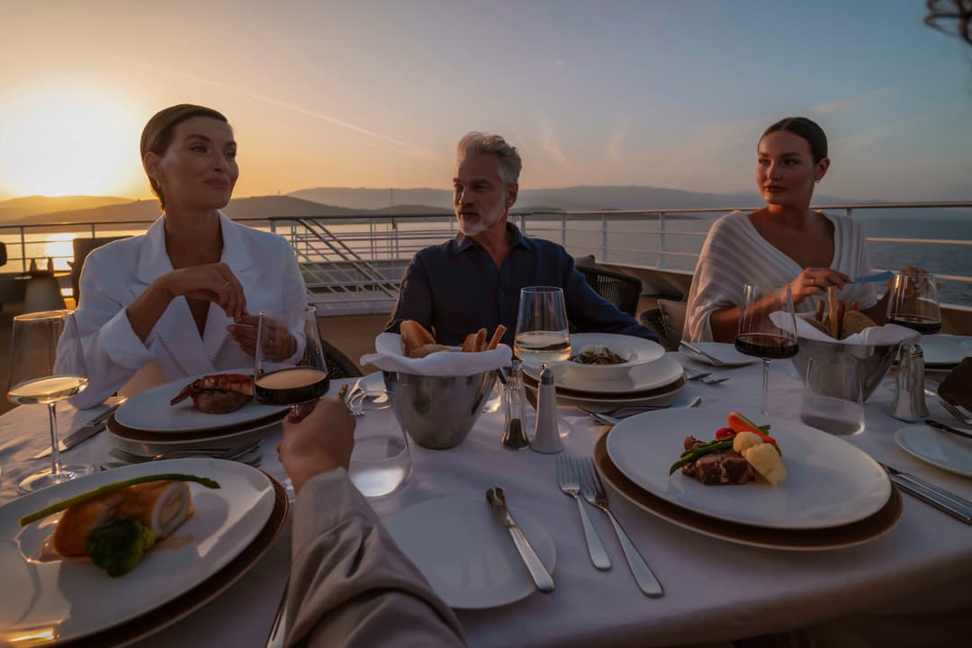 Pool Bar And Grill ©Swan Hellenic 2