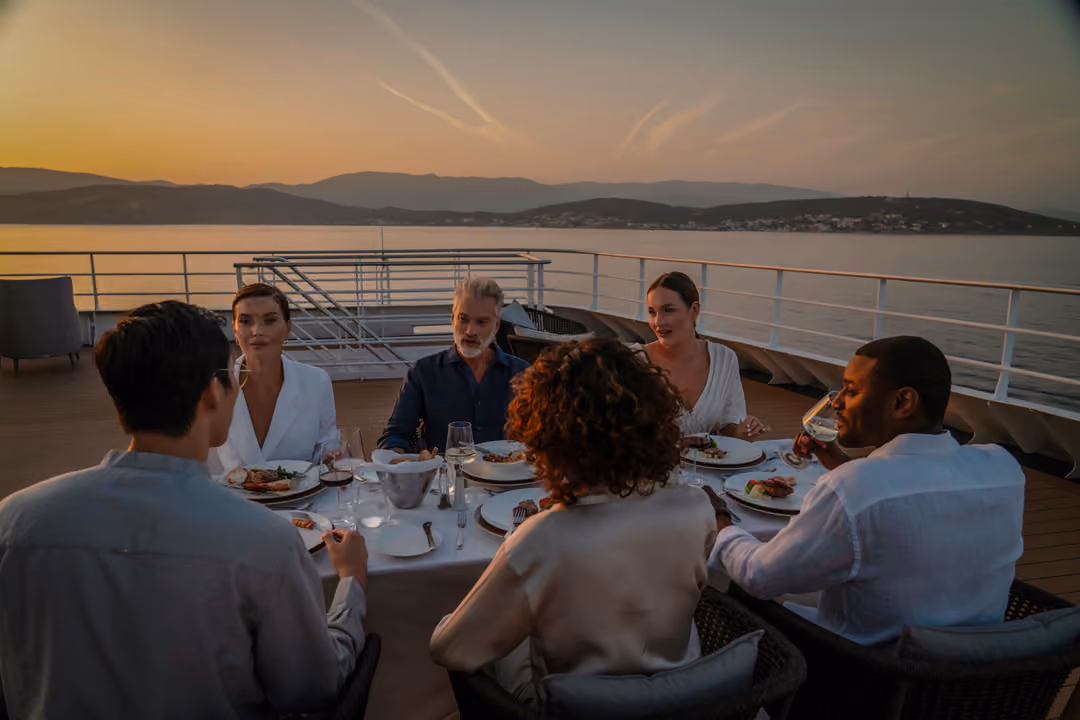 Pool Bar And Grill ©Swan Hellenic 3