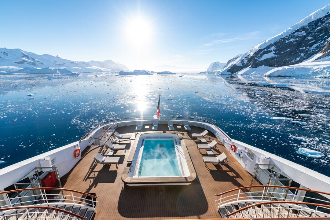 Ponant, L'austral Pool ©Studio Ponant Laurence Fischer