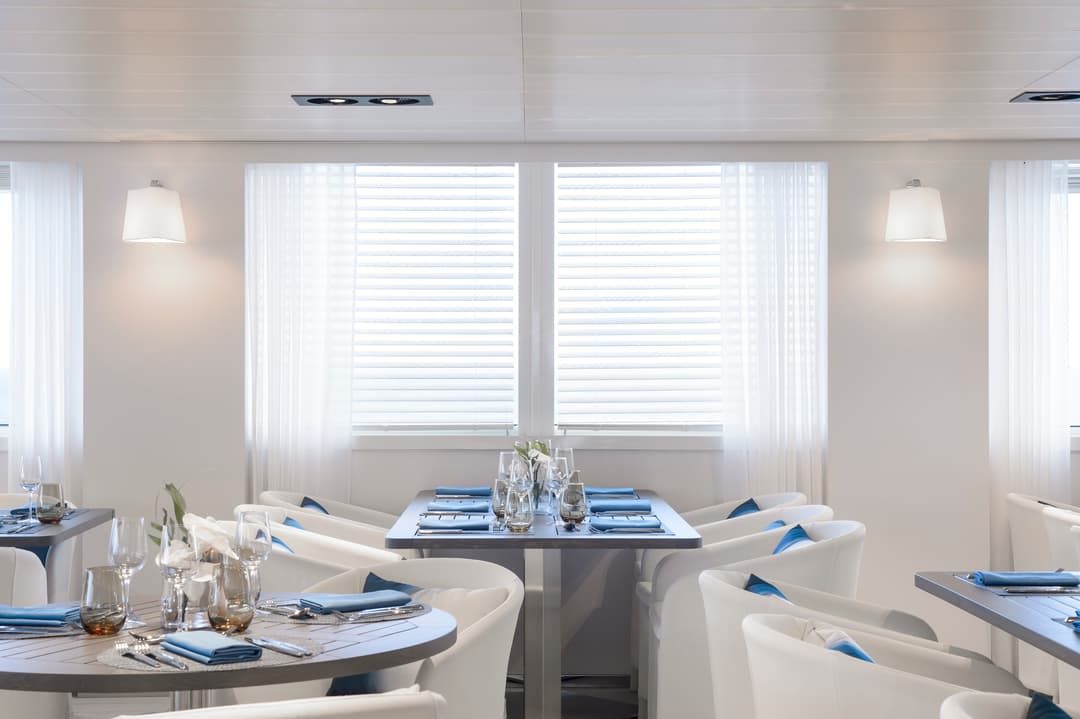 Ponant, Le Lyrial Grill Restaurant 03 ©Ponant François Lefebvre