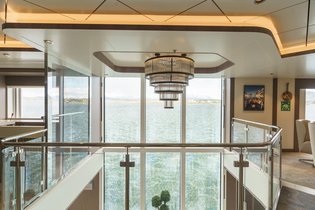 Quark Expeditions, Ocean Explorer The Latitude Bar 3 ©Quark Expeditions
