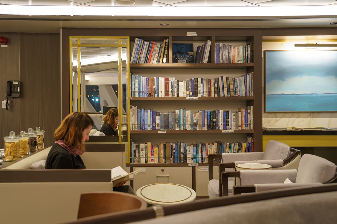 Quark Expeditions, Ocean Explorer The Discovery Library 4 ©Quark Expeditions