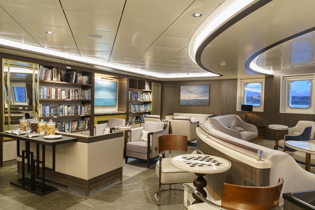 Quark Expeditions, Ocean Explorer The Discovery Library 3 ©Quark Expeditions