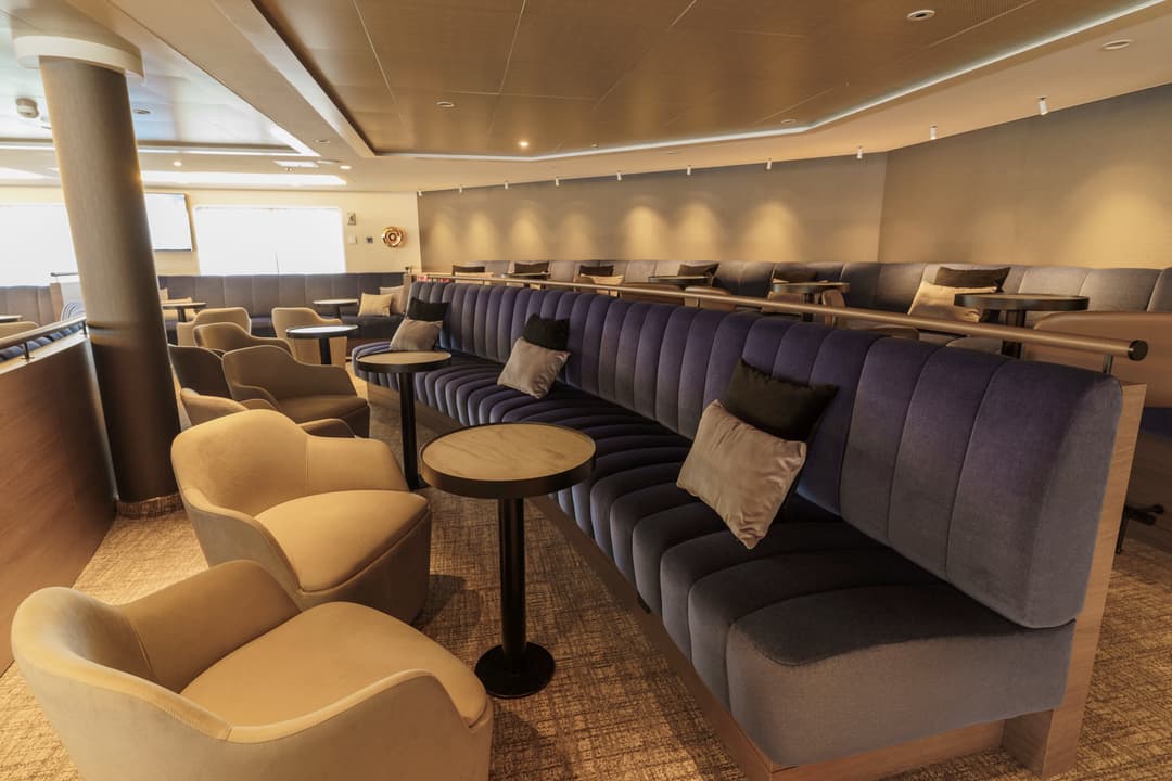 Quark Expeditions, Ultramarine Ambassador Theater 5 ©Quark Expeditions