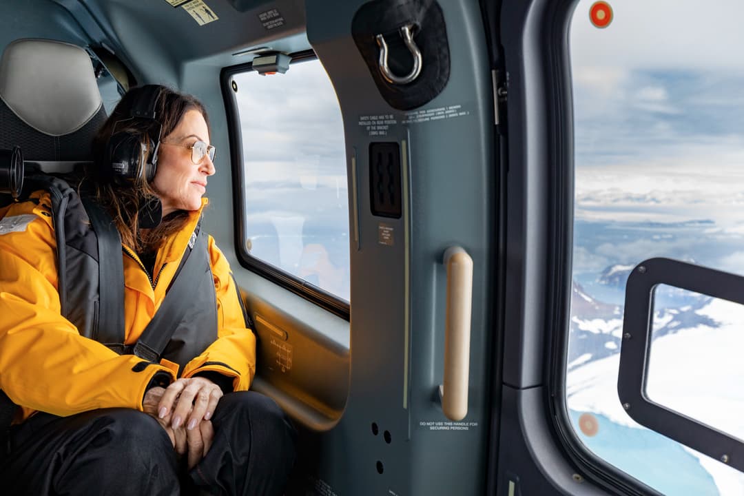Quark Expedtions, Helicopter Interior 1 ©Michelle Sole