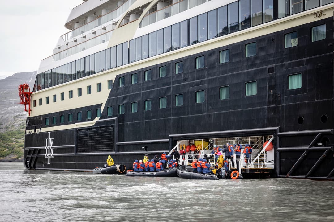 Hx Hurtigruten Expeditions Ms Roald Amundsen Zodiac 2 ©Oscar Farerra & Hx