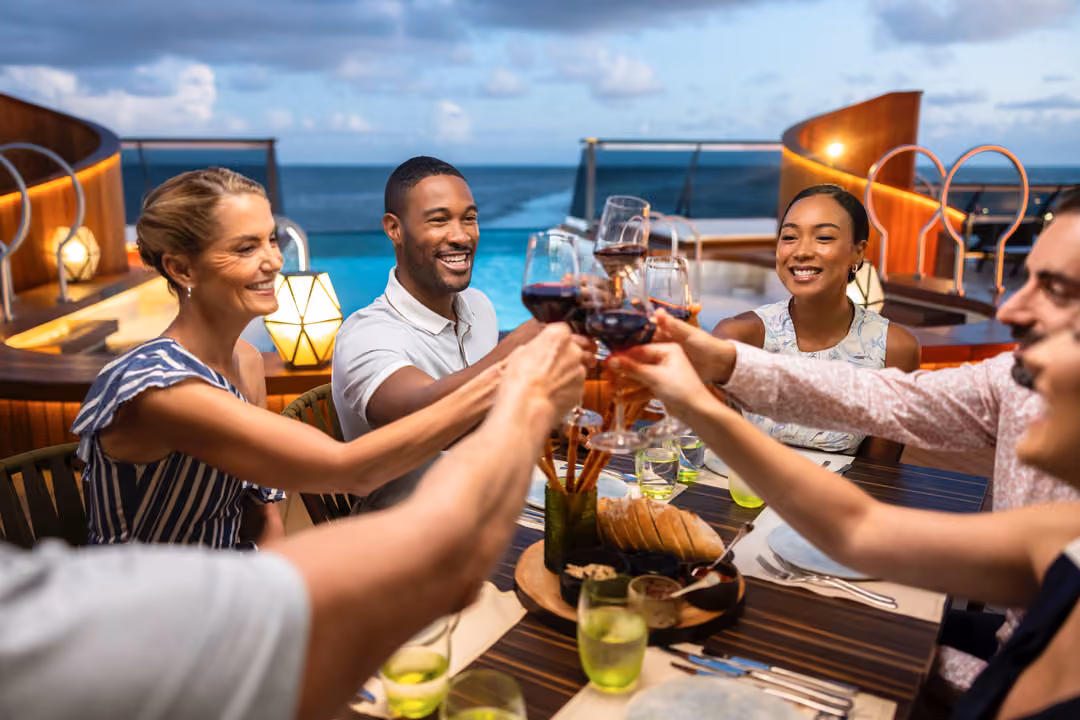 Seabourn Venture Colonnade Lifestyle 1 ©Sarah Flotard