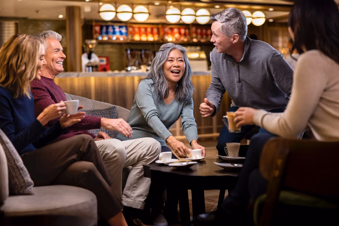 Seabourn Venture Seabourn Square Lifestyle ©Scott Martin