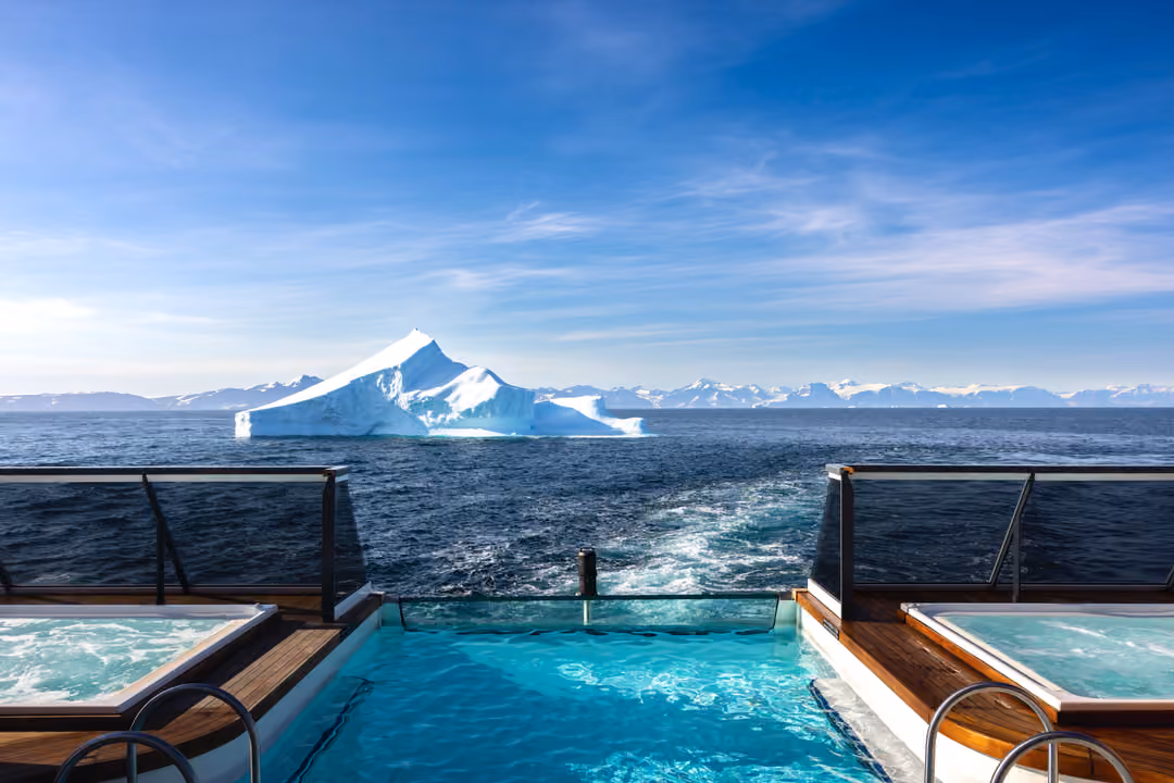 Seabourn Venture Infinity Pool ©Scott Martin