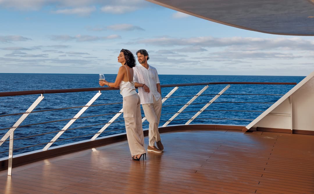 Atlas Ocean Voyages World Traveller Zephyr Lounge Lifestyle 1 ©Atlas Ocean Voyages