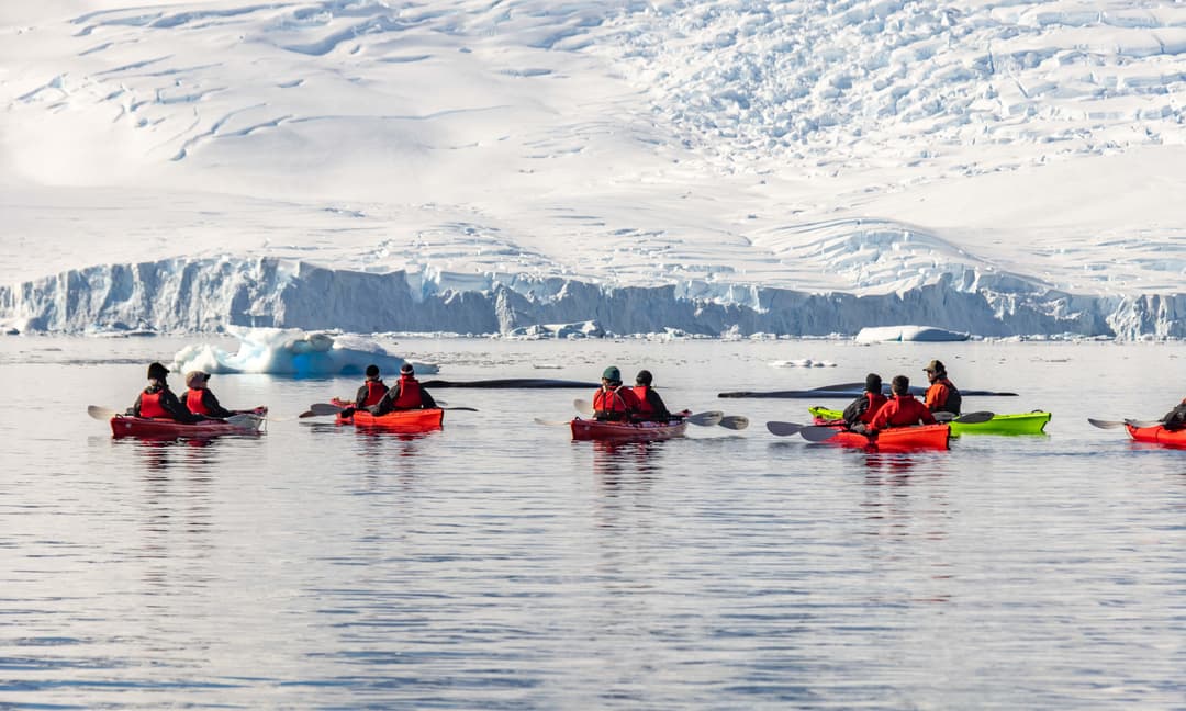 Atlas Ocean Voyages Antarctica Sea Kayaking 4 ©Atlas Ocean Voyage