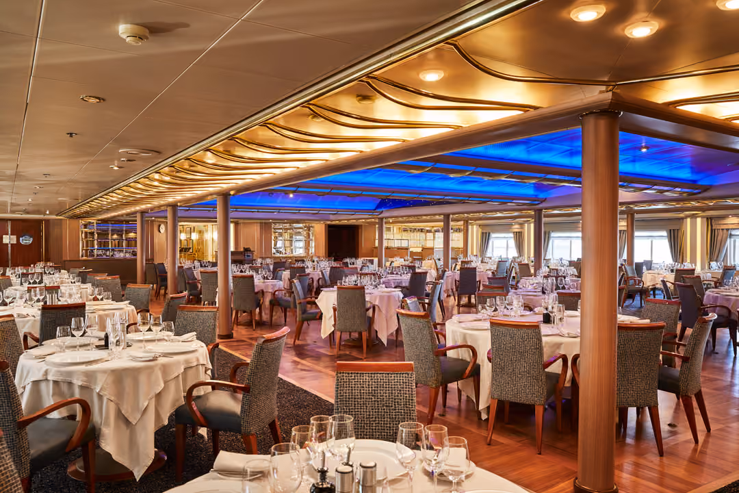Silversea Cruises Silver Cloud The Restaurant 1 ©Silversea Cruises Ltd