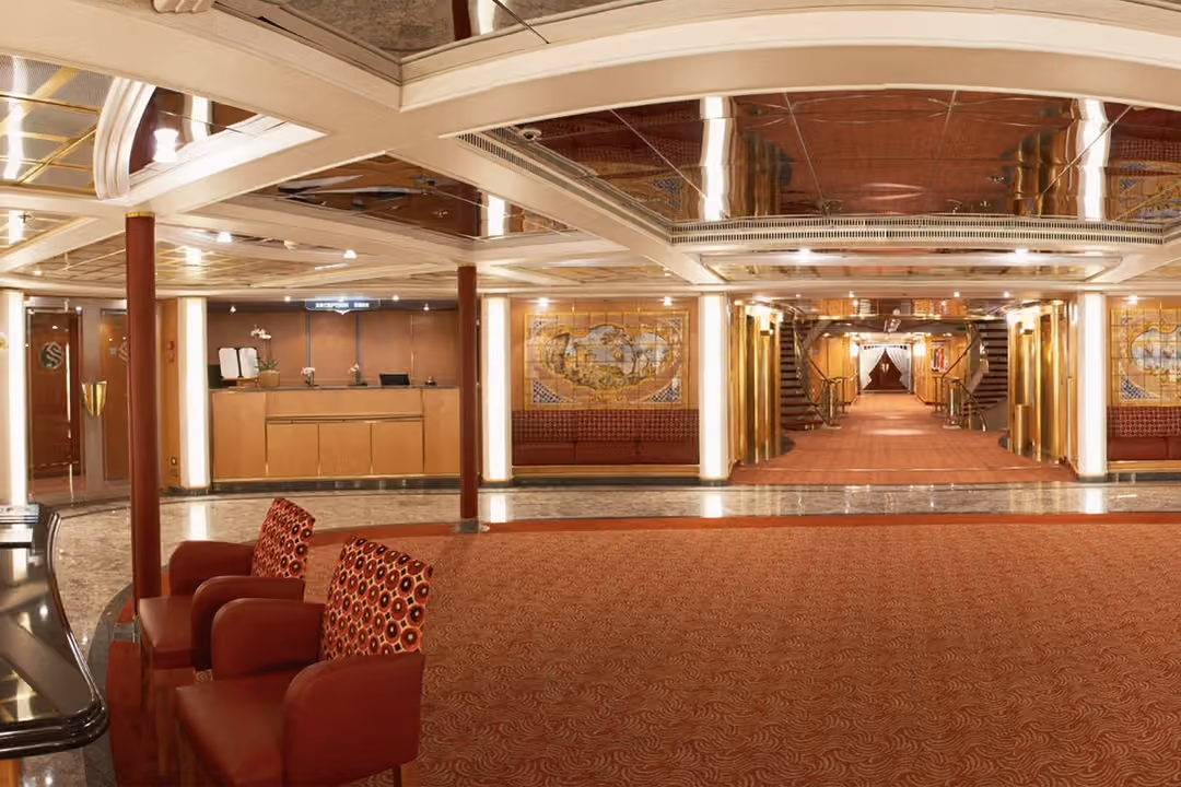 Silversea Cruises Silver Cloud Reception 1 ©Silversea Cruises Ltd