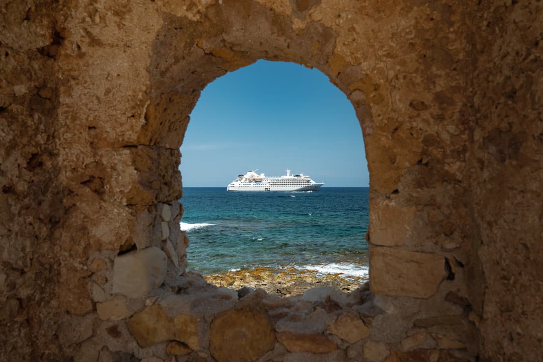 Silversea Cruises Silver Cloud Indian Ocean Exterior ©Silversea Cruises Ltd
