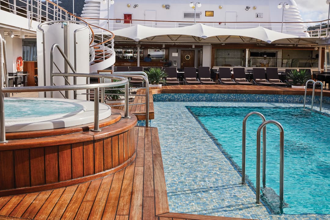 Silversea Cruises Silver Wind Pool Deck 1 ©Silversea Cruises Ltd