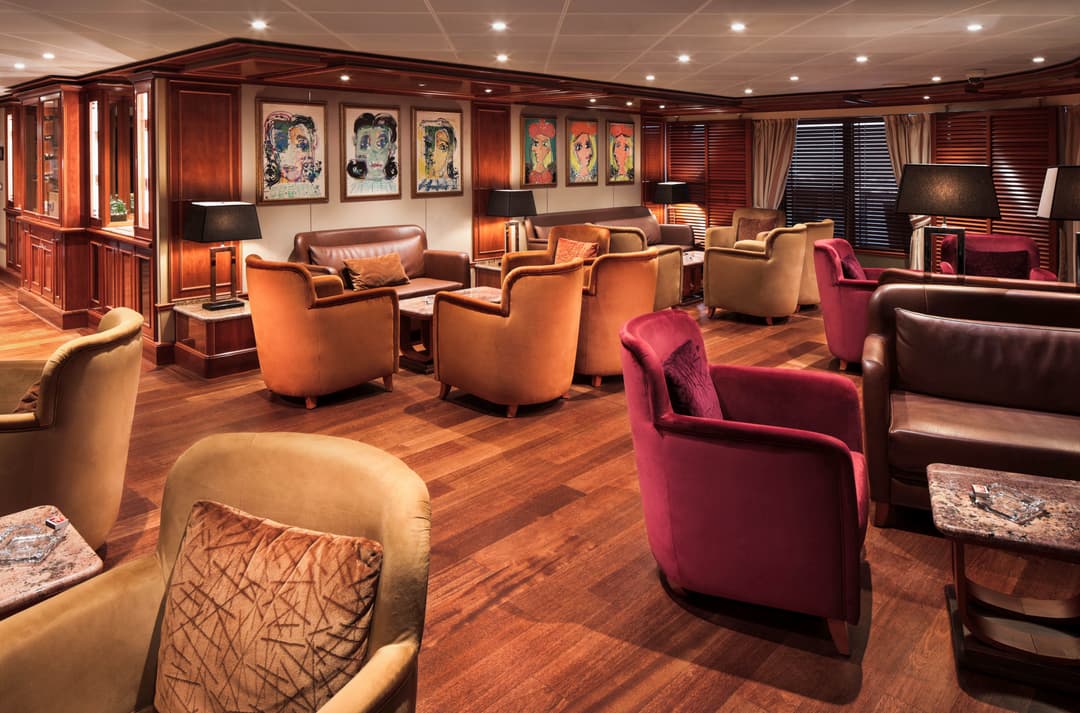 ©Silversea Cruises Silver Moon Connoisseurs Corner