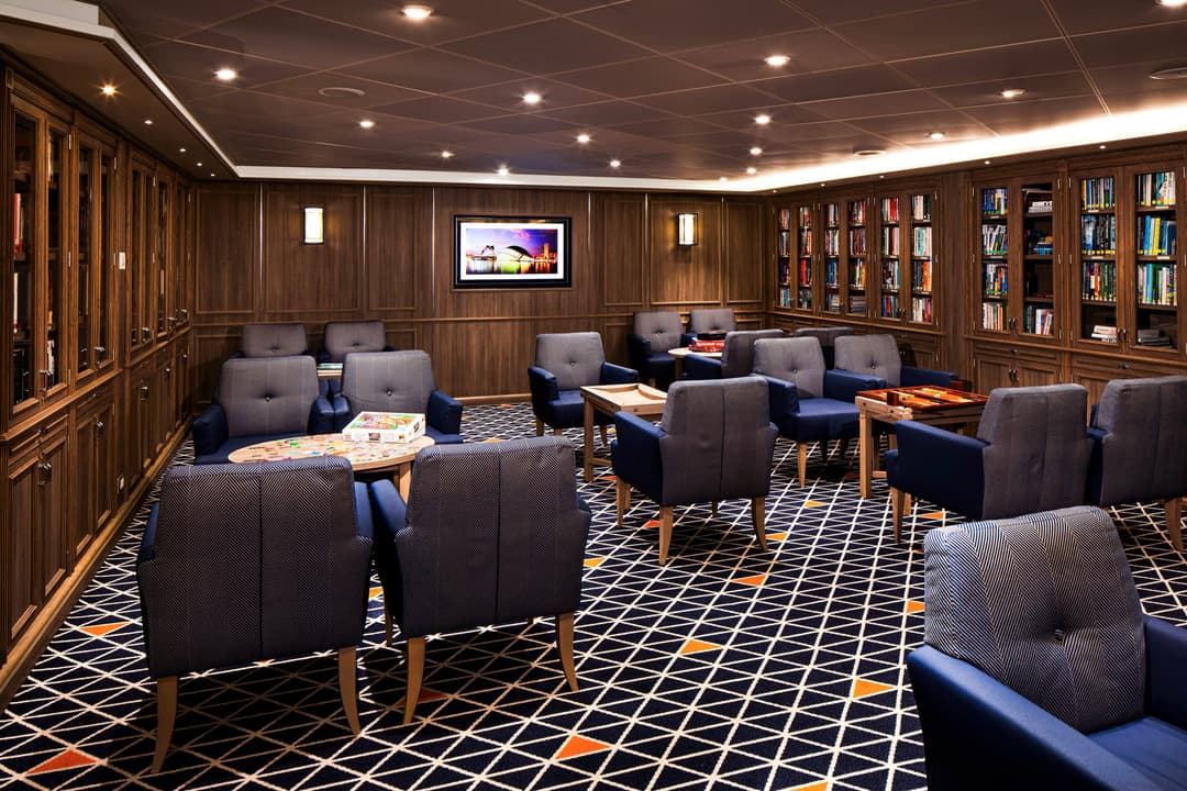 ©Silversea Cruises Silver Moon Observation Library
