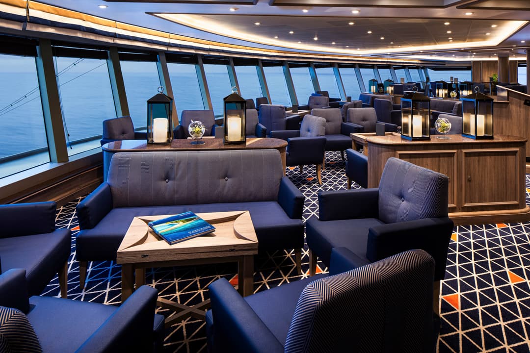 ©Silversea Cruises Silver Moon Observation Library 1