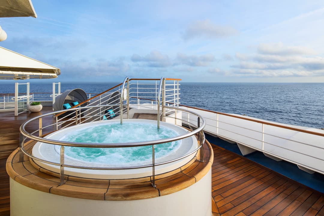 ©Silversea Cruises Silver Moon Whirlpool 2